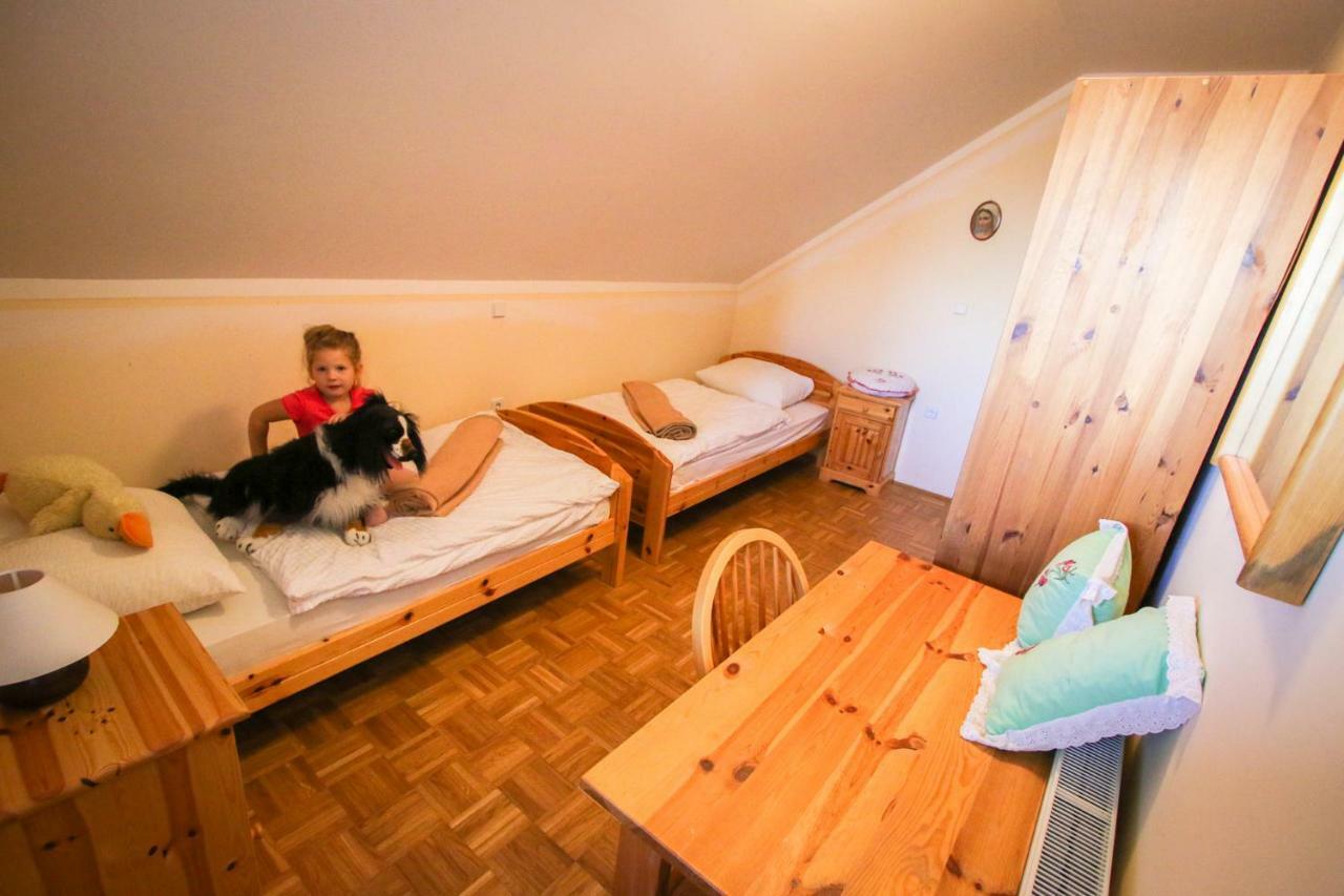 Moj Dom-Toplak Hotel Jursinci ภายนอก รูปภาพ